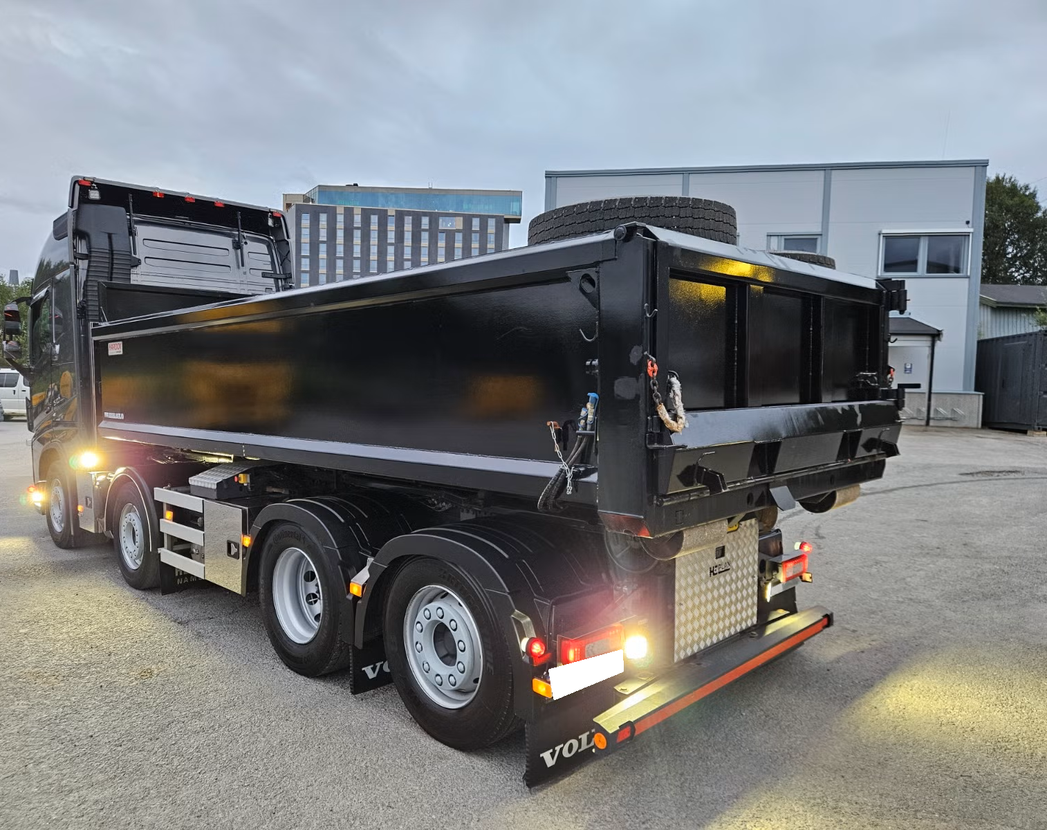 Camion benne Volvo FH13 540