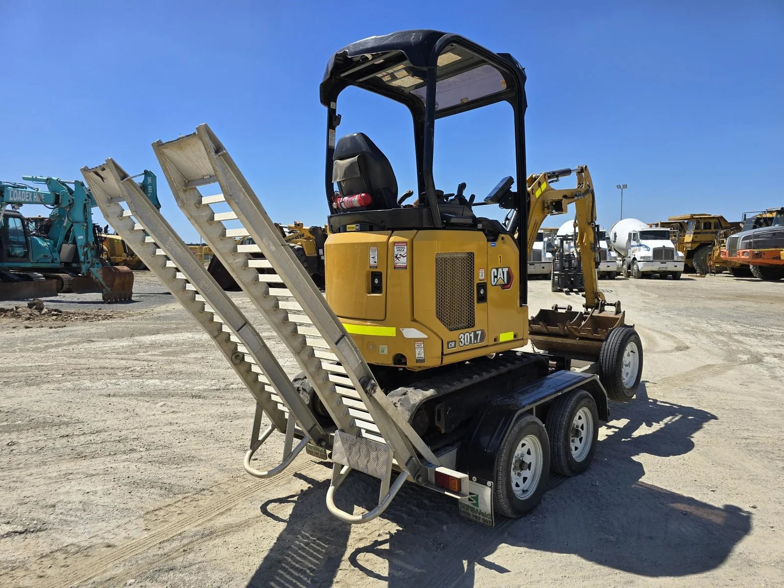 Mini Pelle Caterpillar 301.7CR 1,8 T + 3 godets + Remorque