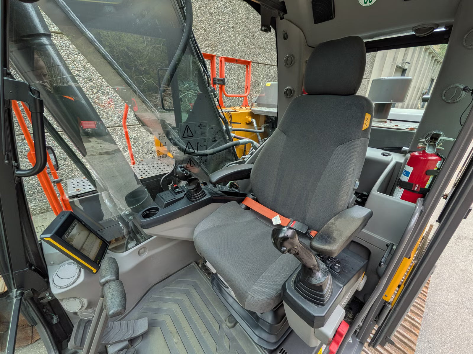 Pelle Volvo EC200E
