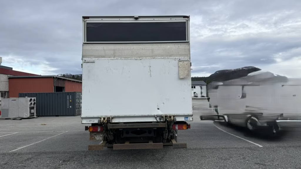 Camion Mercedes-Benz 818 L