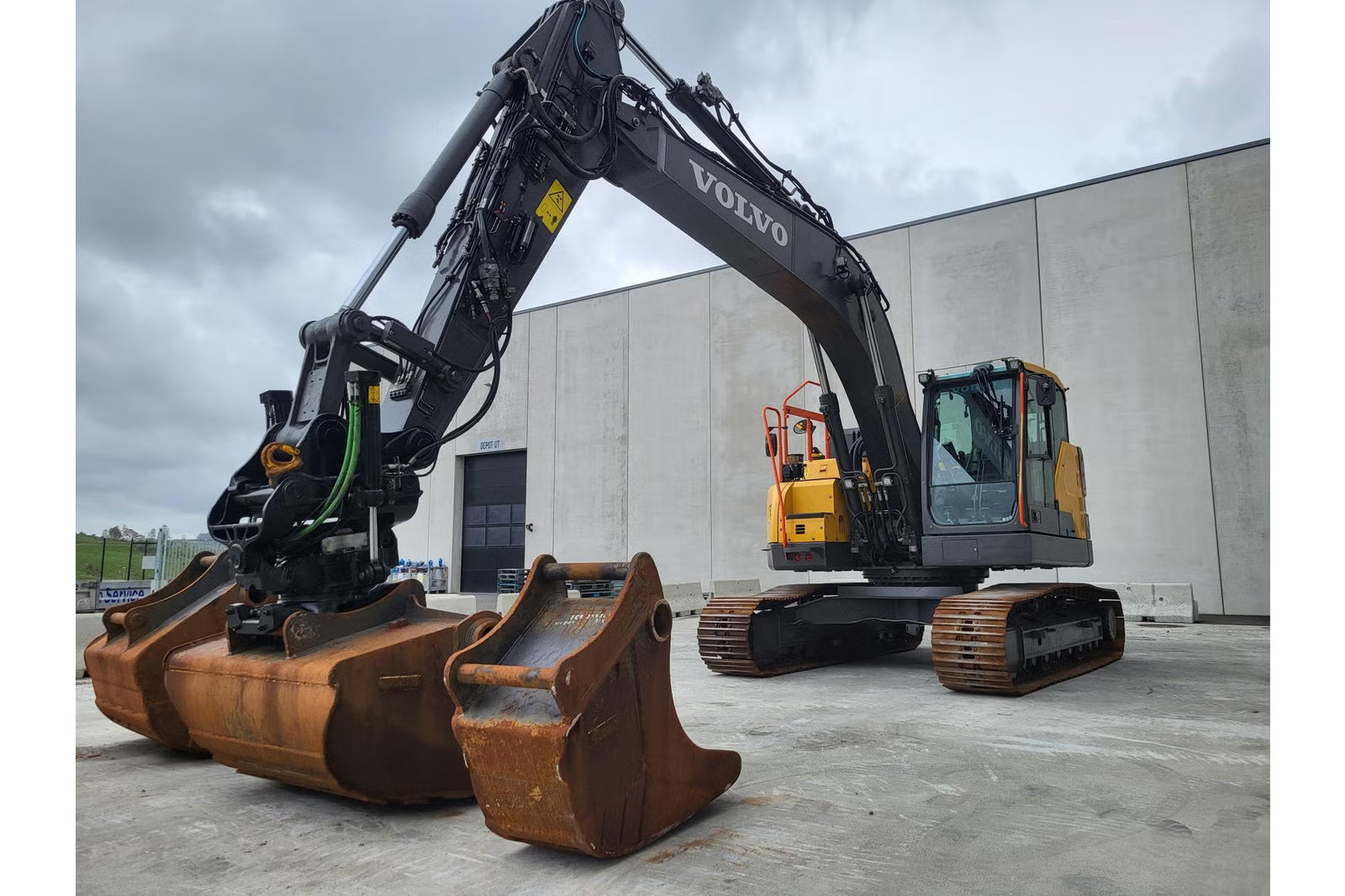 Pelle Volvo ECR235EL