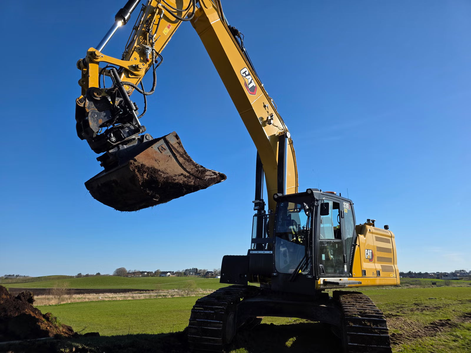 Pelle Cat 330 NG + Radiocommande