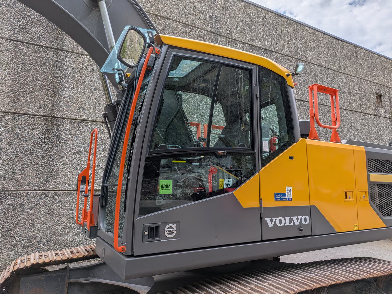 Pelle Volvo EC200E