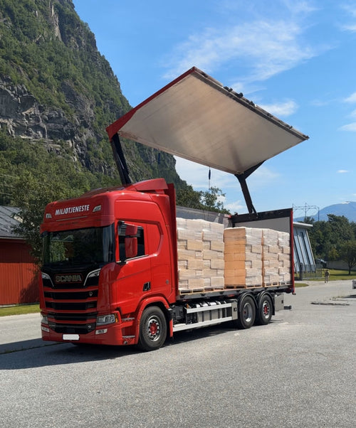 Camion à copeaux de bois Scania R590
