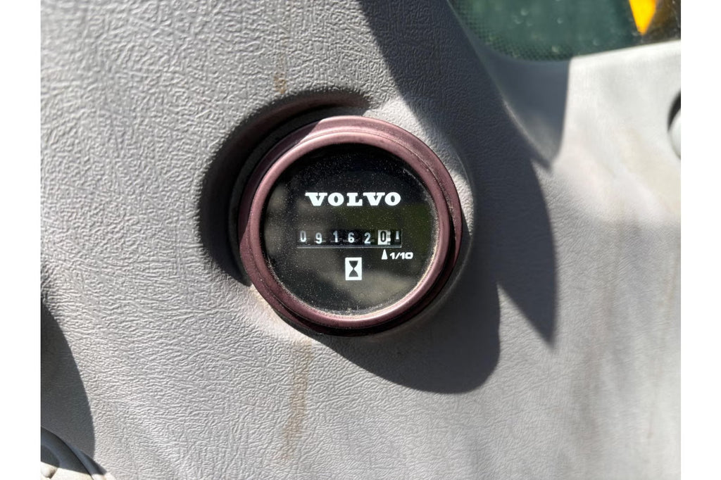 Pelle Volvo EC300EL