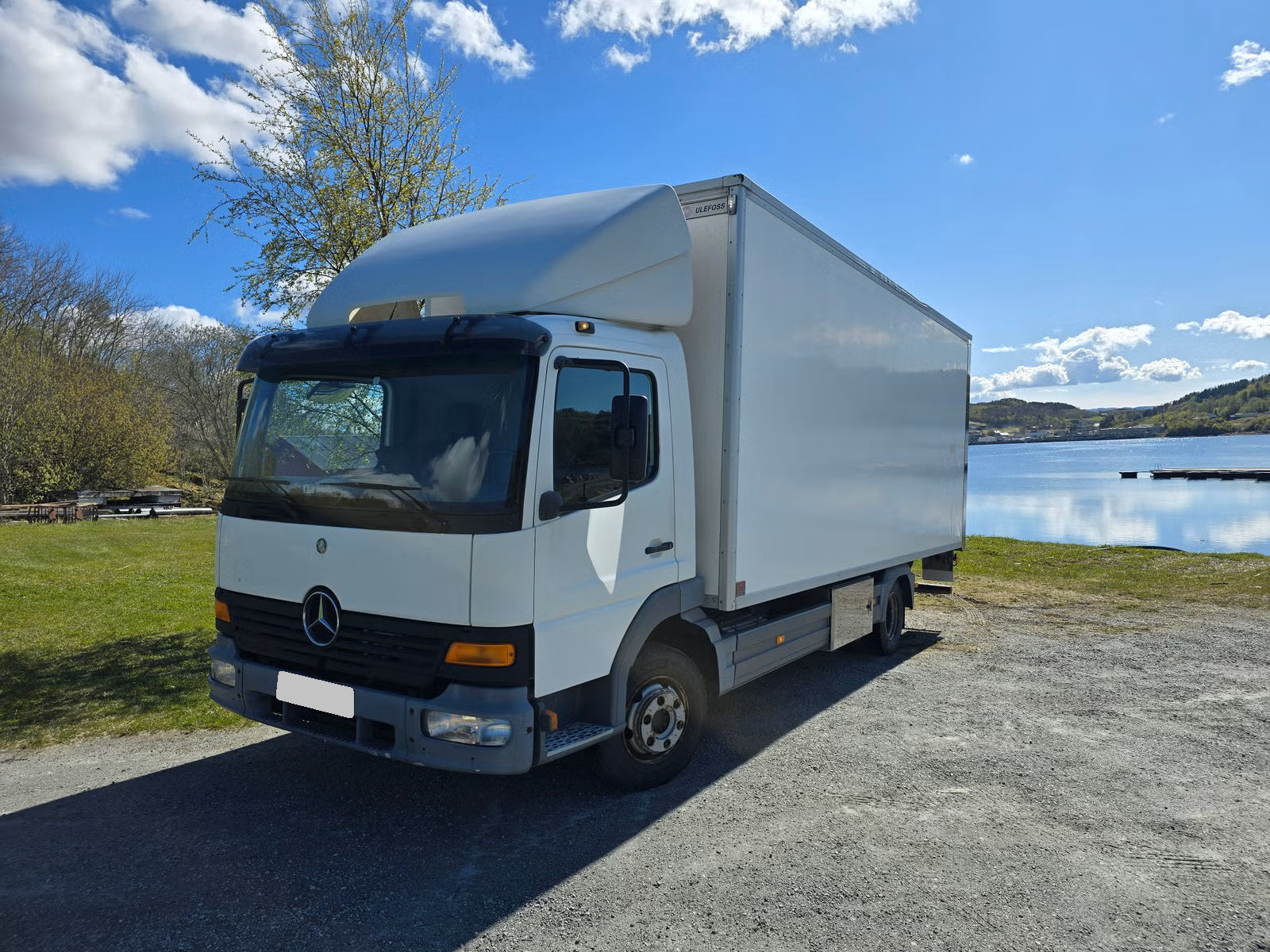 Camion Mercedes-Benz 818