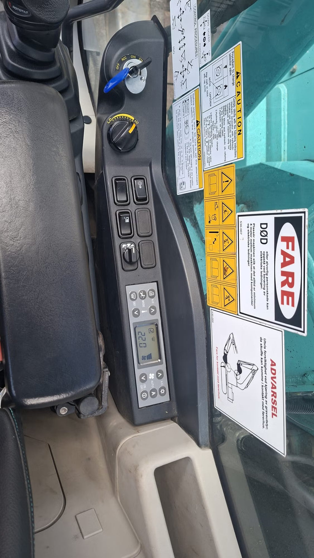 Pelle Kobelco SK75SR-3E