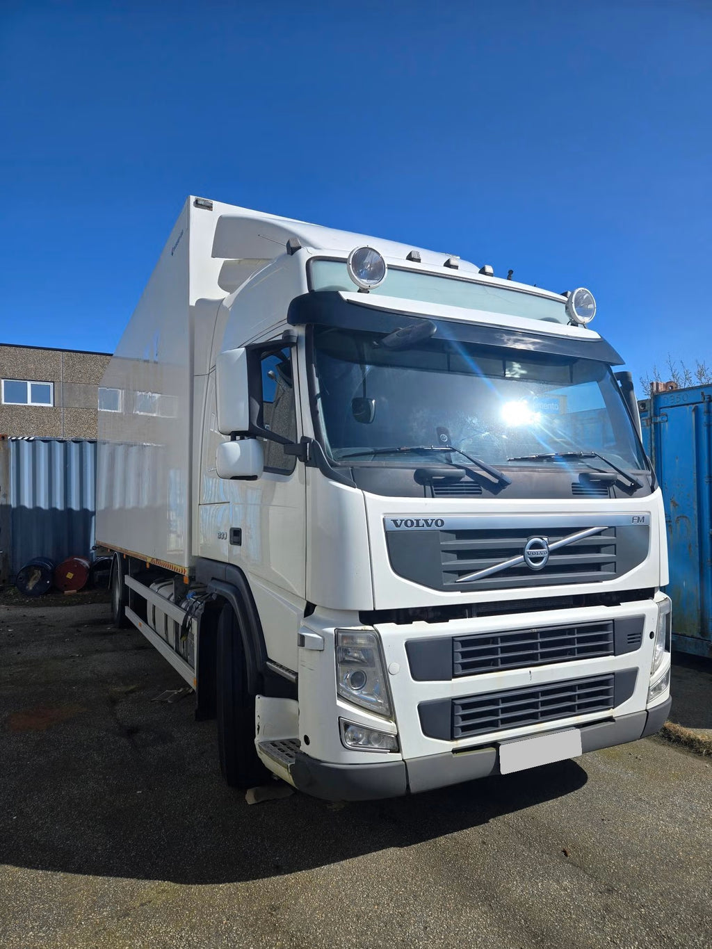 Camion Volvo FM330 4x2 - Ouverture latérale complète