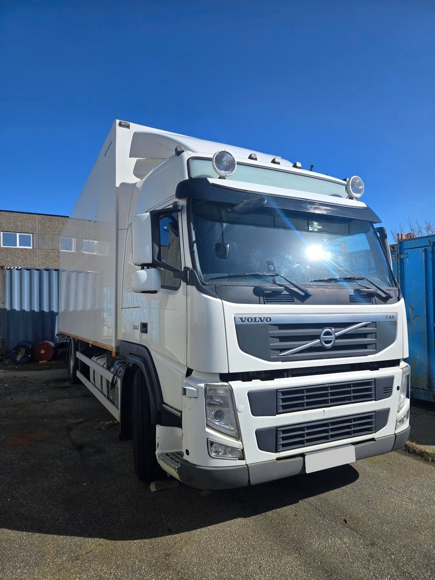 Camion Volvo FM330 4x2 - Ouverture latérale complète