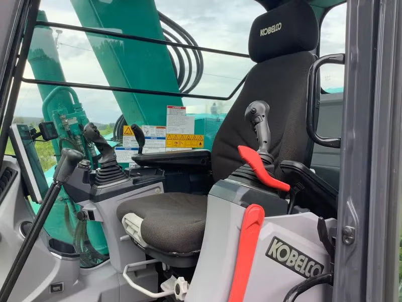 Pelle Kobelco SK75SR-7