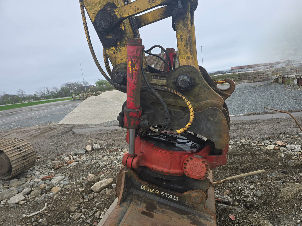 Pelle Komatsu PC240LC-10