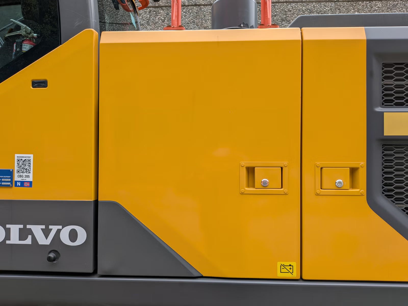 Pelle Volvo EC200E