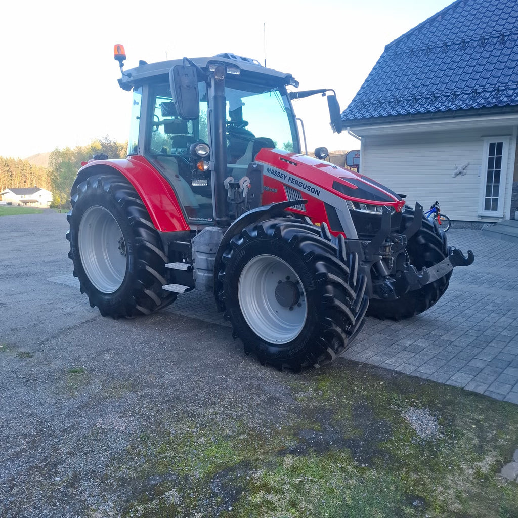 Tracteur Massey Ferguson 5S 145 Dyna-6