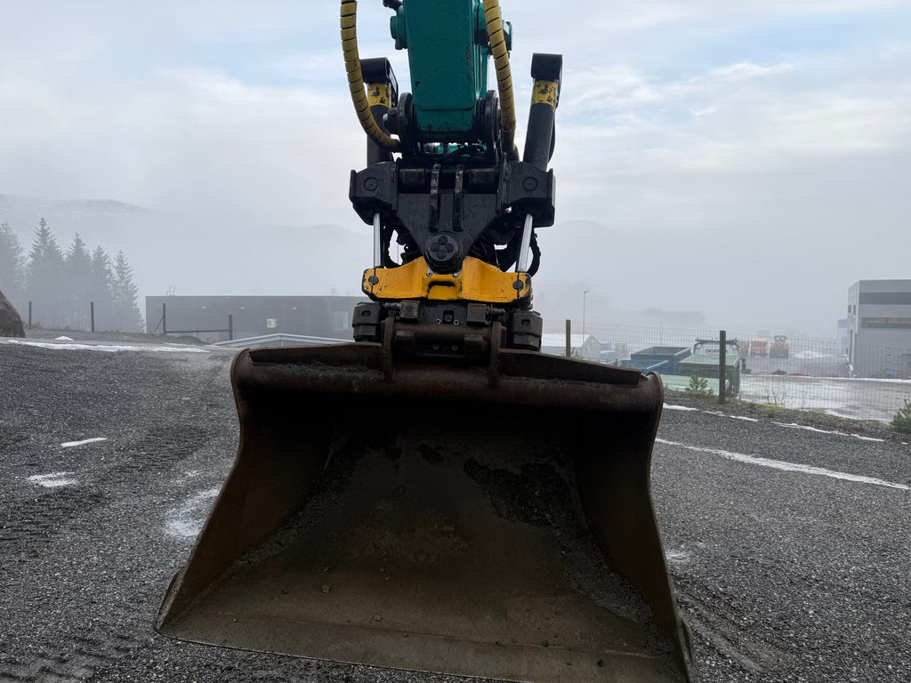 Pelle Kobelco SK75SR-7