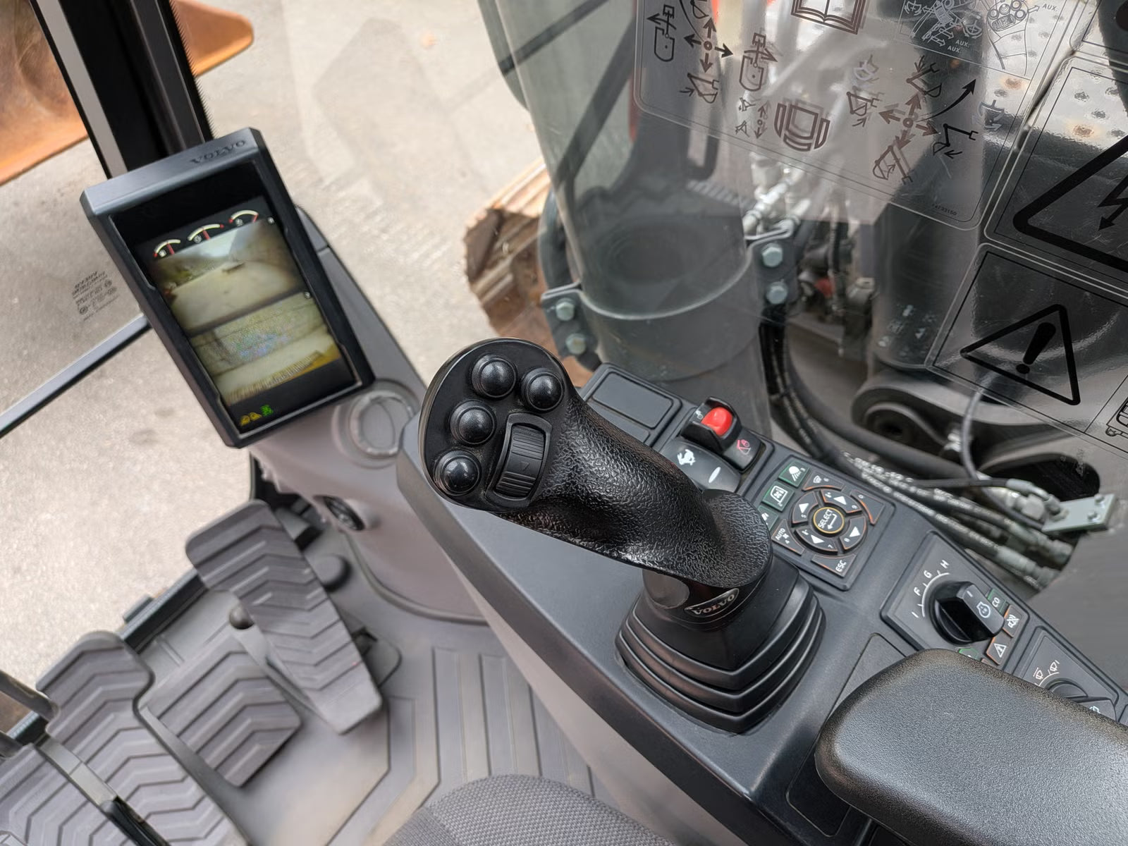 Pelle Volvo EC200E