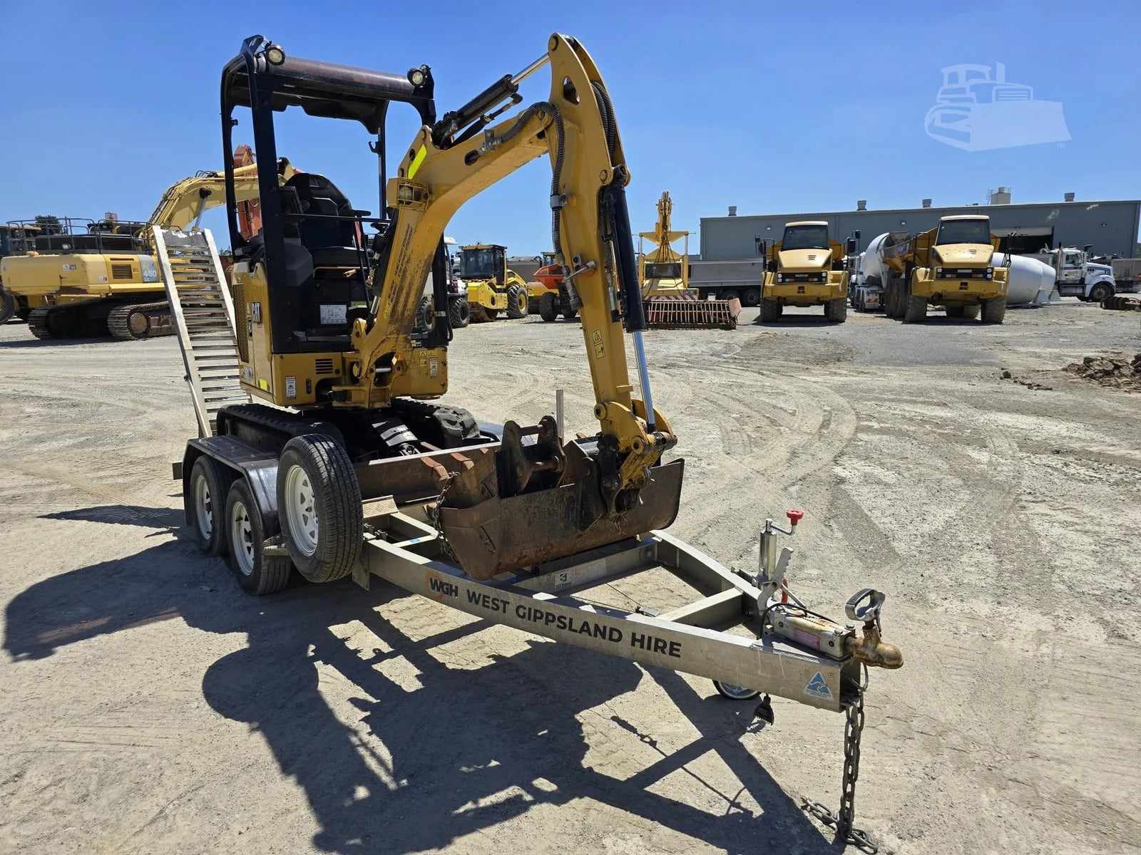 Mini Pelle Caterpillar 301.7CR 1,8 T + 3 godets + Remorque