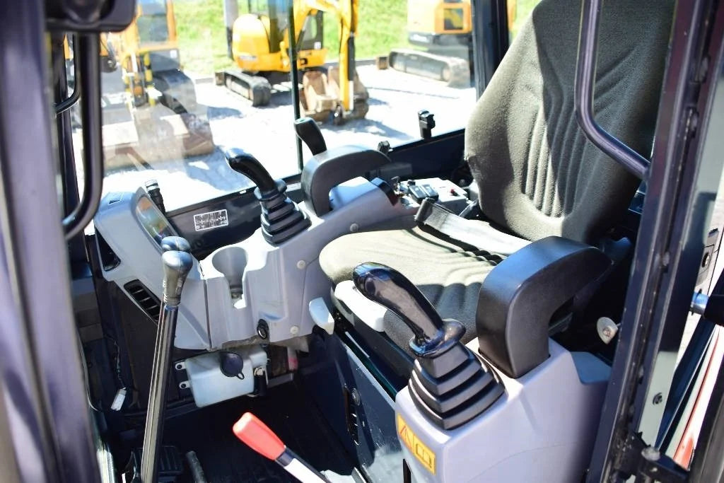 Mini Pelle Kubota U27-4 2,6 T+ 3 godets + Attache rapide
