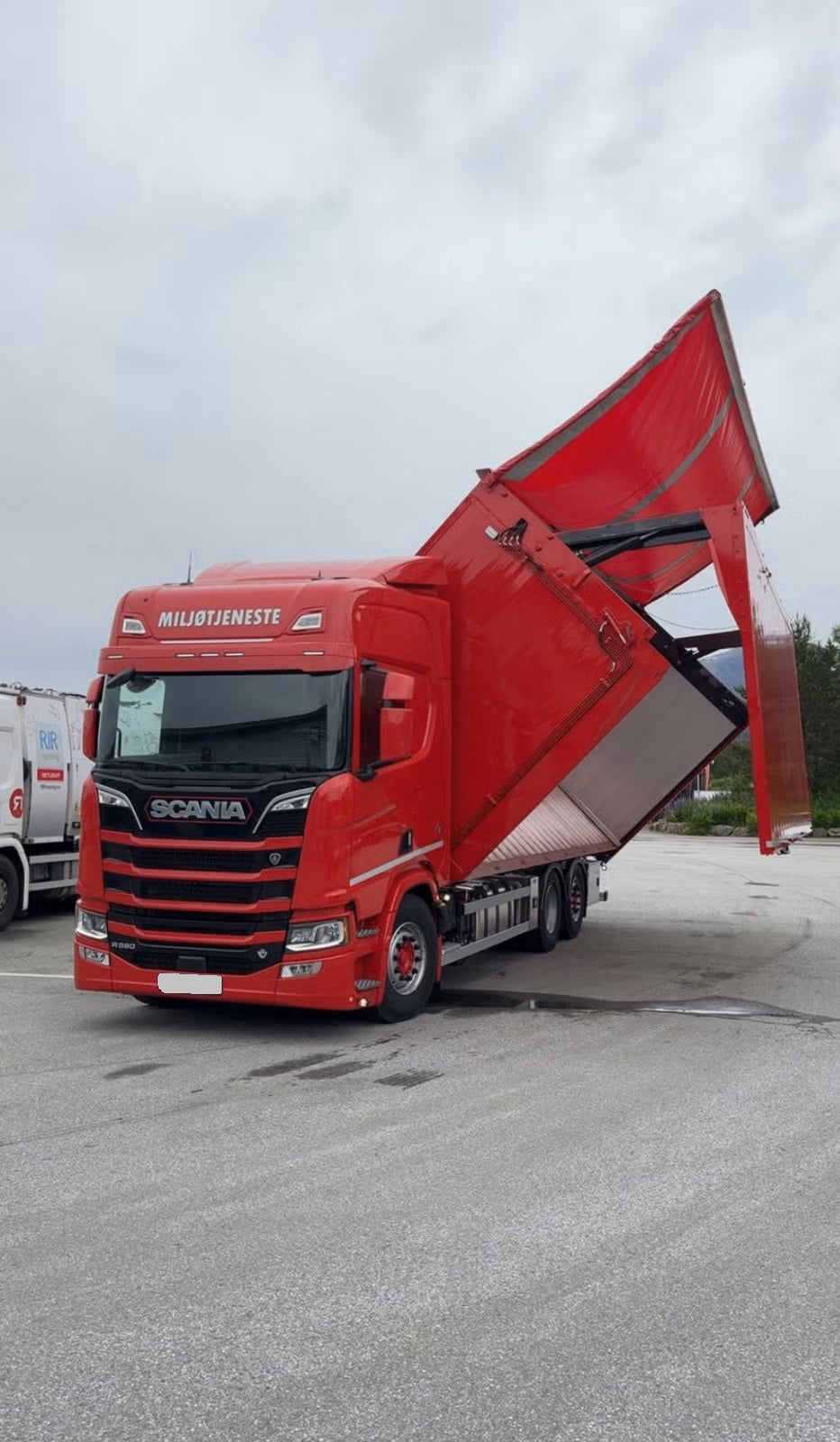 Camion à copeaux de bois Scania R590