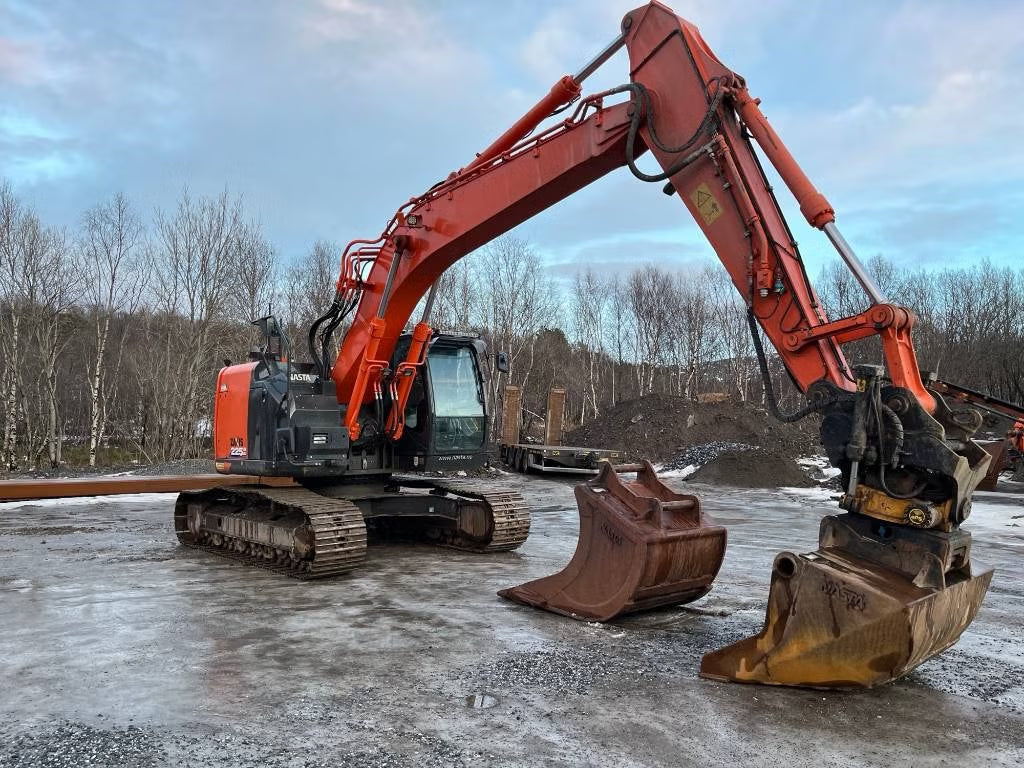 Pelle Hitachi ZX 225 US LC-6