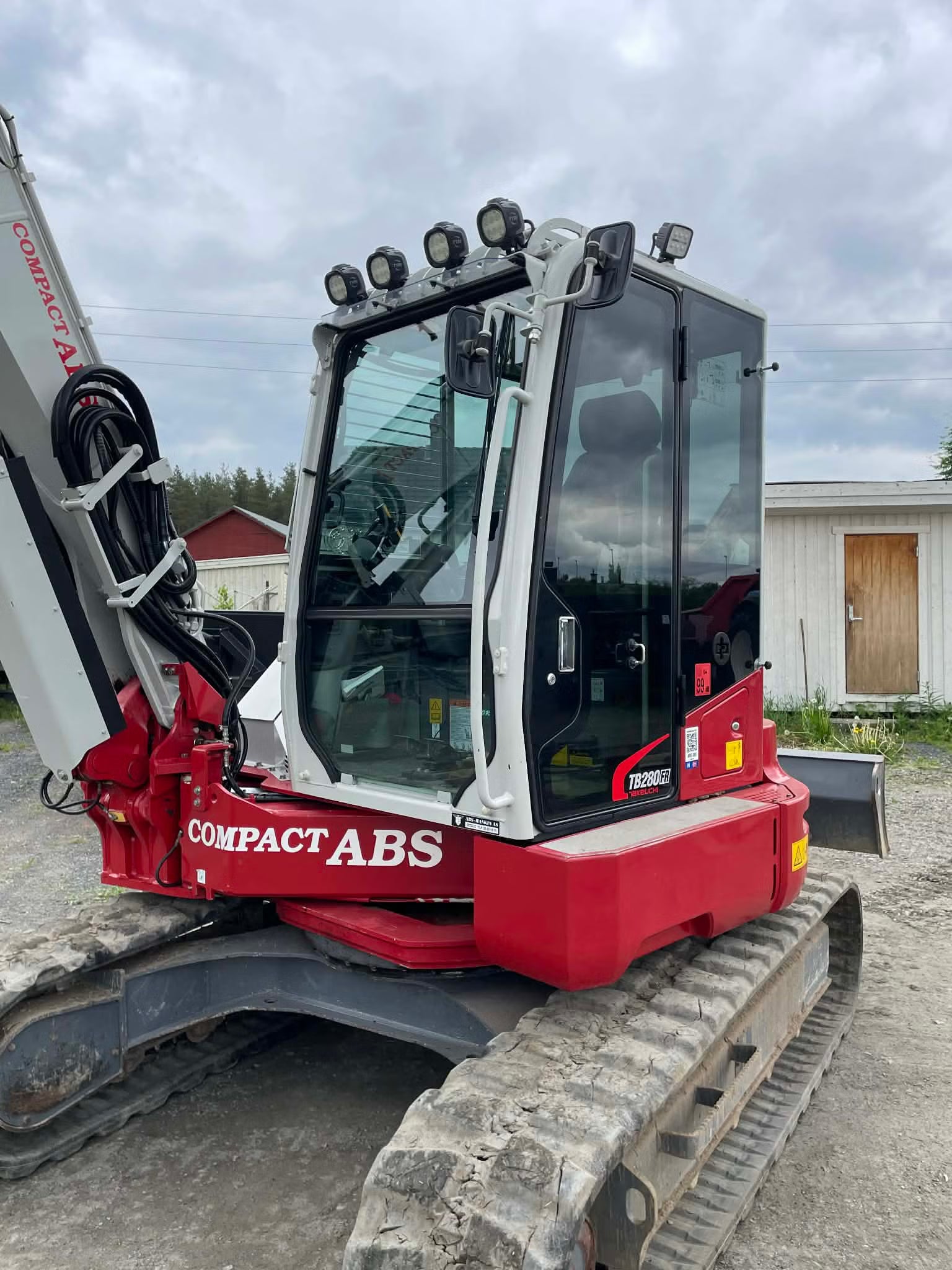 Pelle Takeuchi TB280FR