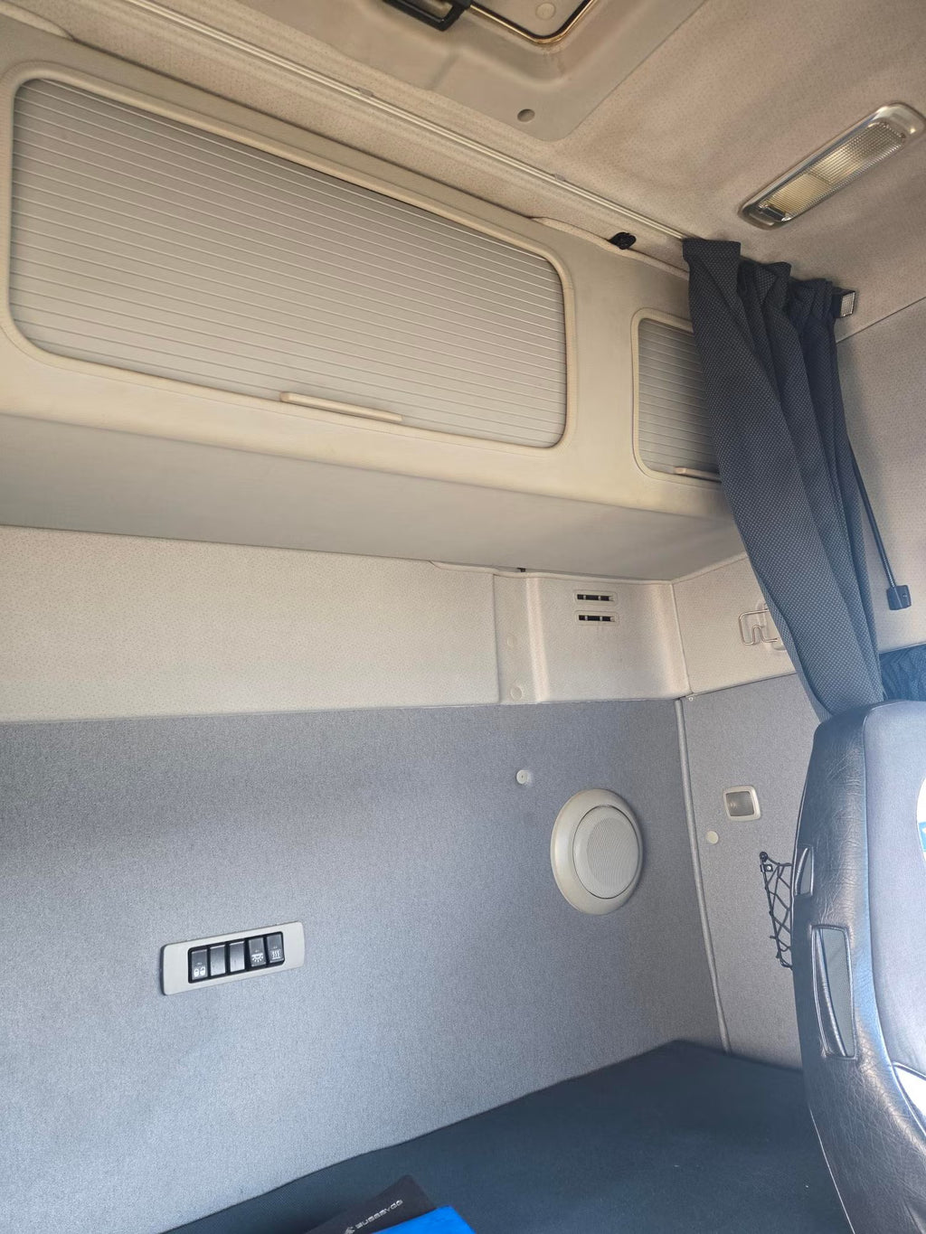 Camion Volvo FM330 4x2 - Ouverture latérale complète