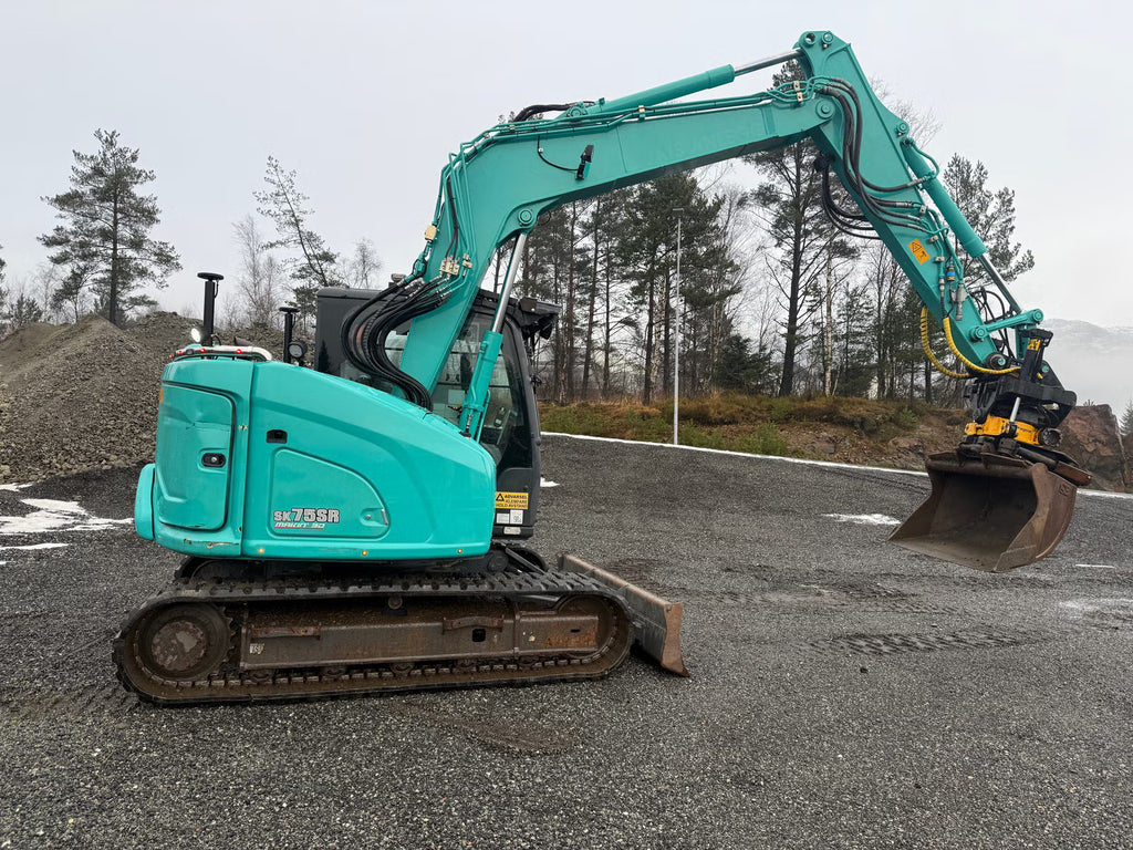 Pelle Kobelco SK75SR-7