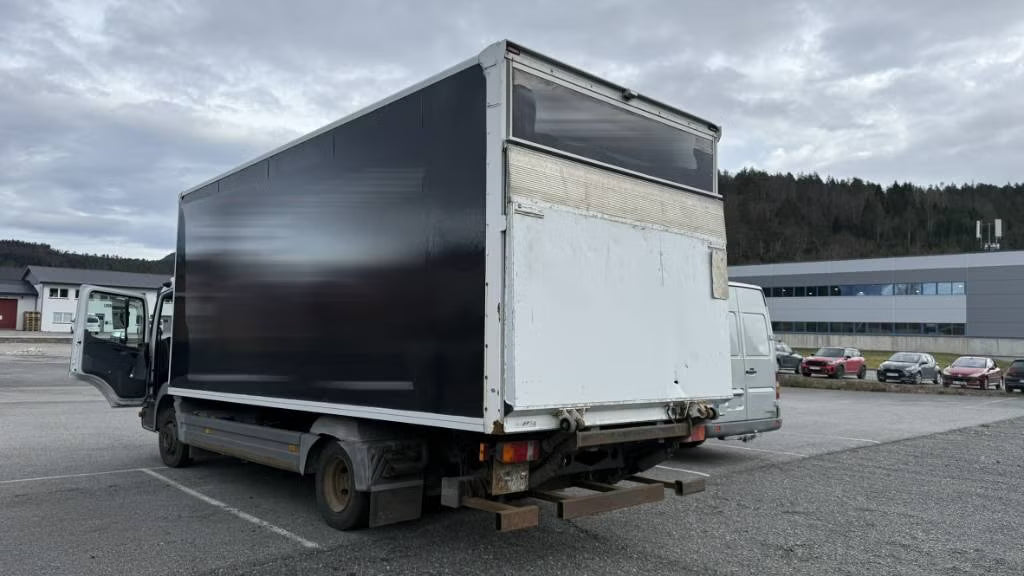 Camion Mercedes-Benz 818 L