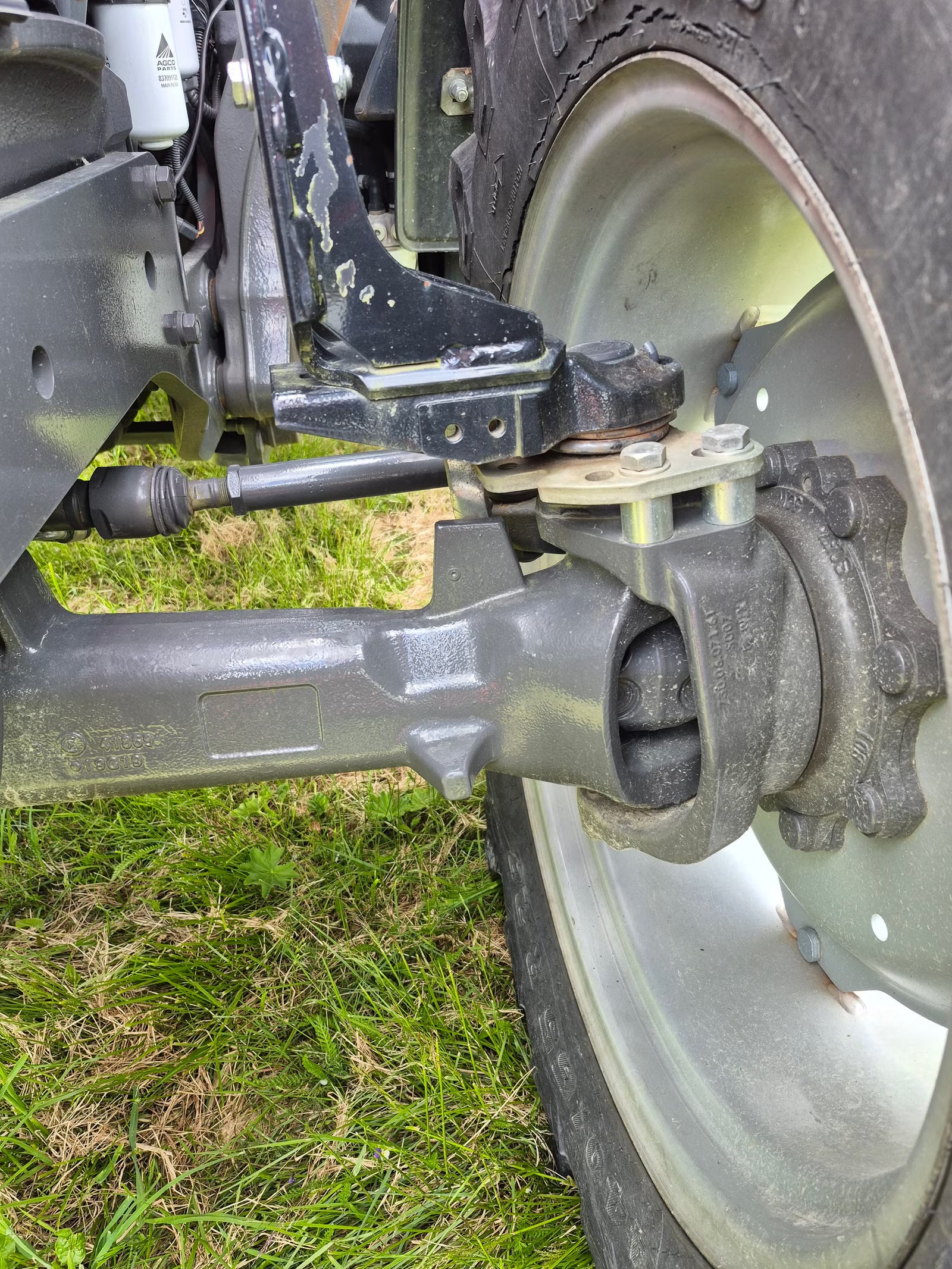 Trator Massey Ferguson 5713S 2018