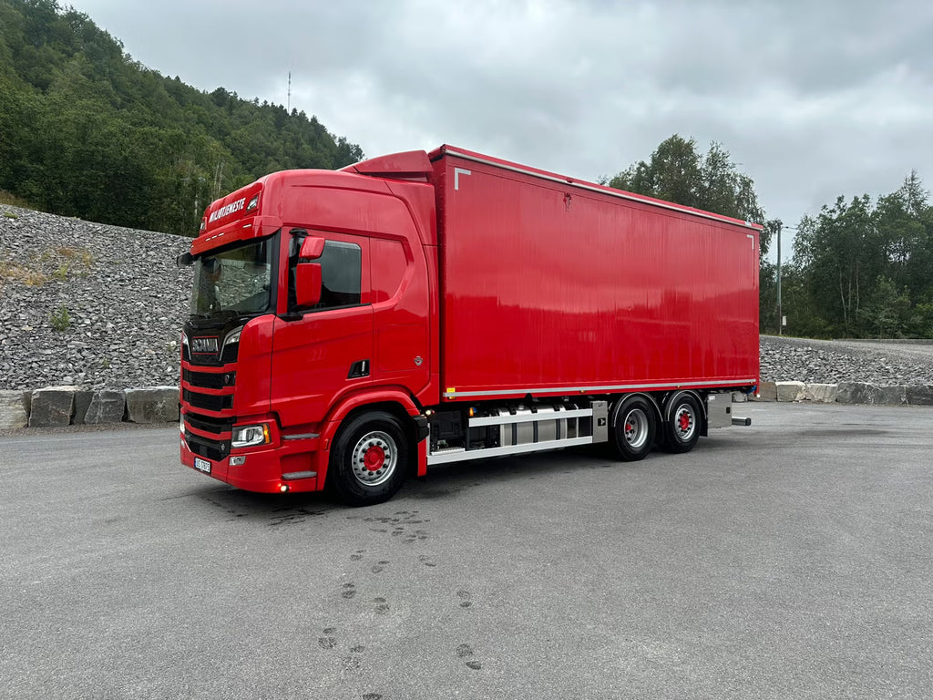 Camion à copeaux de bois Scania R590