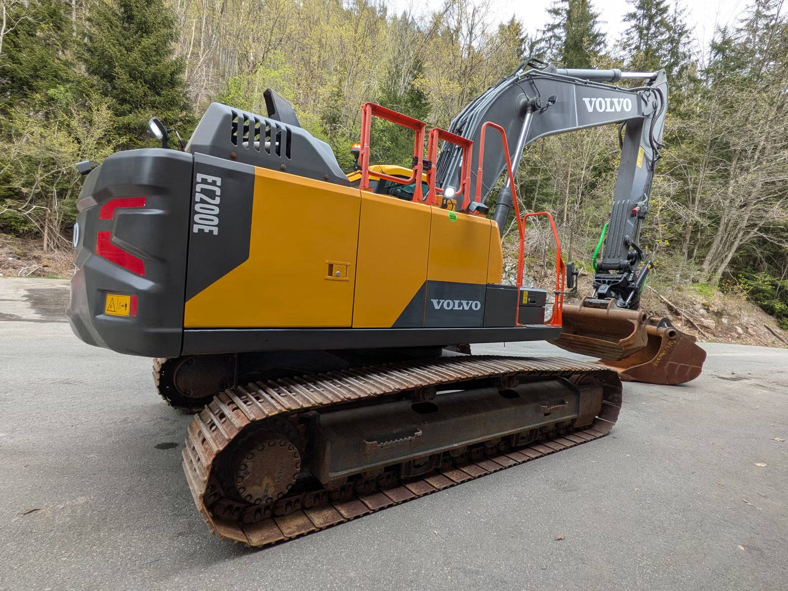 Pelle Volvo EC200E