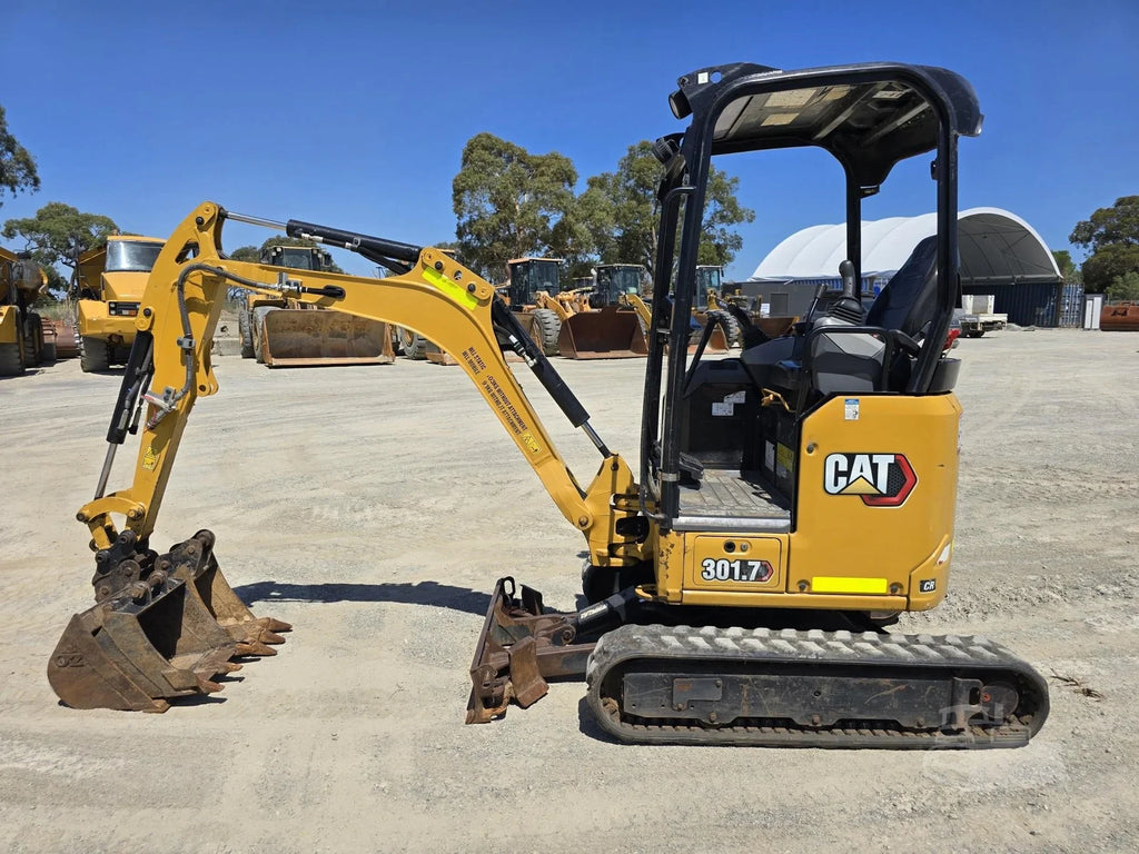 Mini Pelle Caterpillar 301.7CR 1,8 T + 3 godets + Remorque