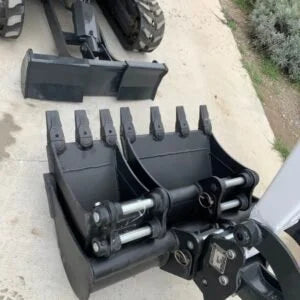 Mini Pelle Bobcat E08 1,1T + 3 godets