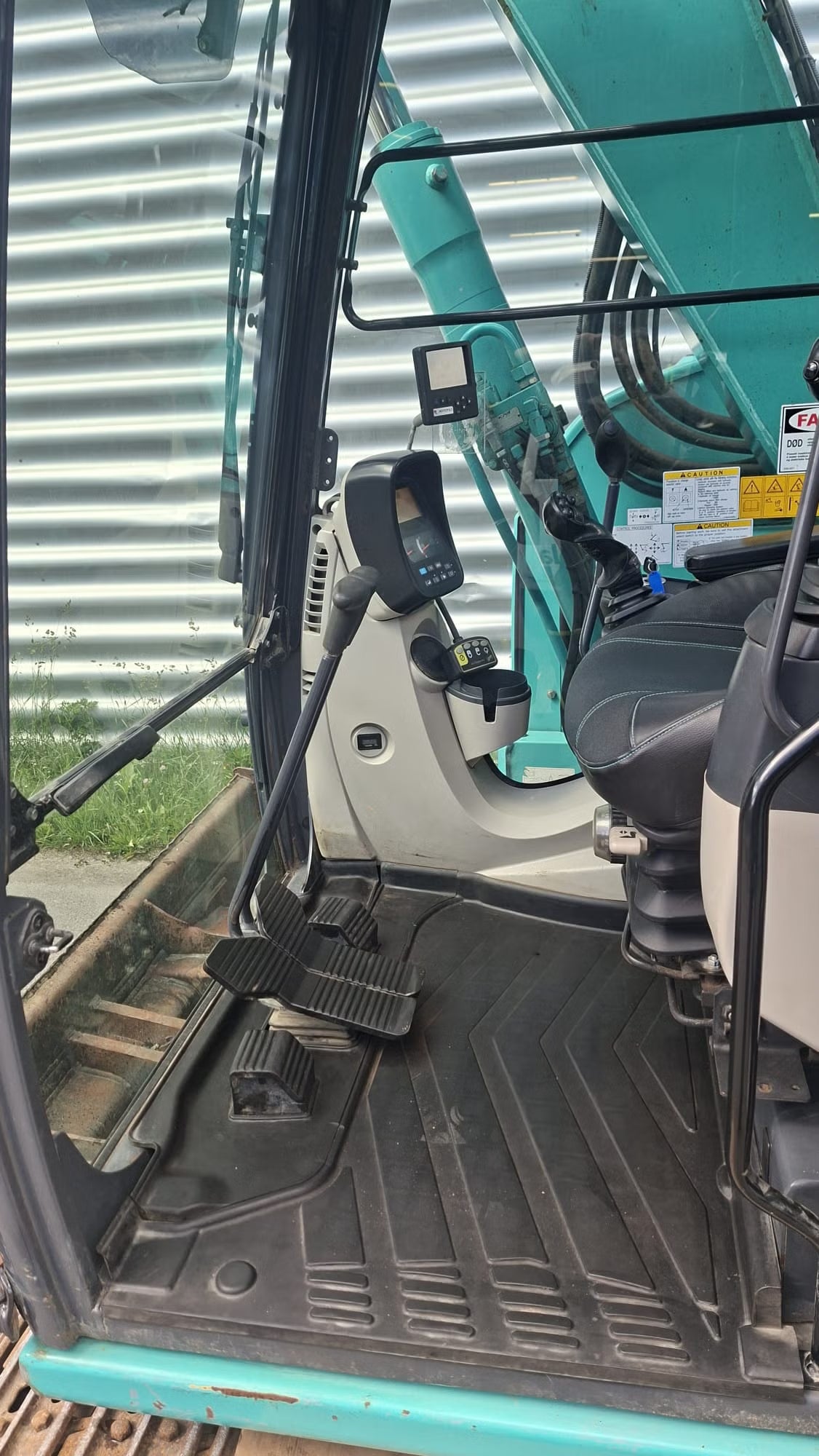 Pelle Kobelco SK75SR-3E
