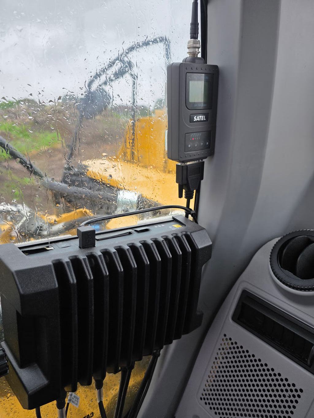 Pelle Cat 330 NG + Radiocommande