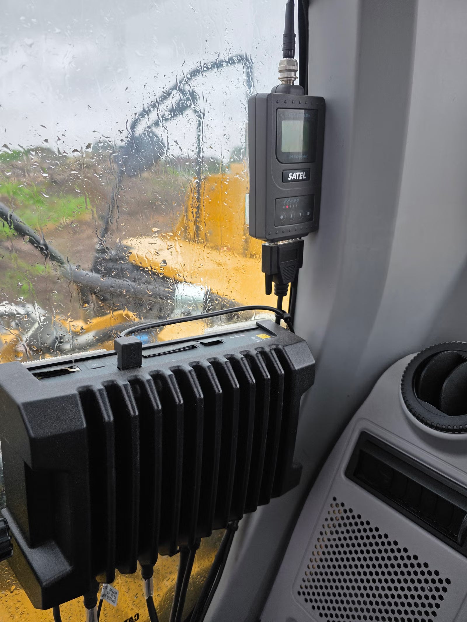 Pelle Cat 330 NG + Radiocommande
