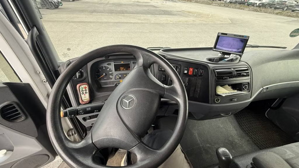 Camion Mercedes-Benz 818 L
