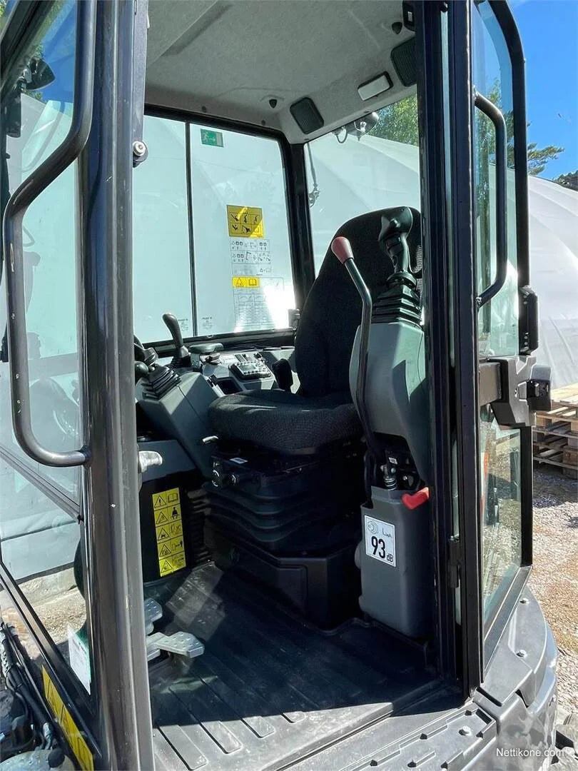 Mini Pelle Bobcat E27Z + Engcon + 4 godets