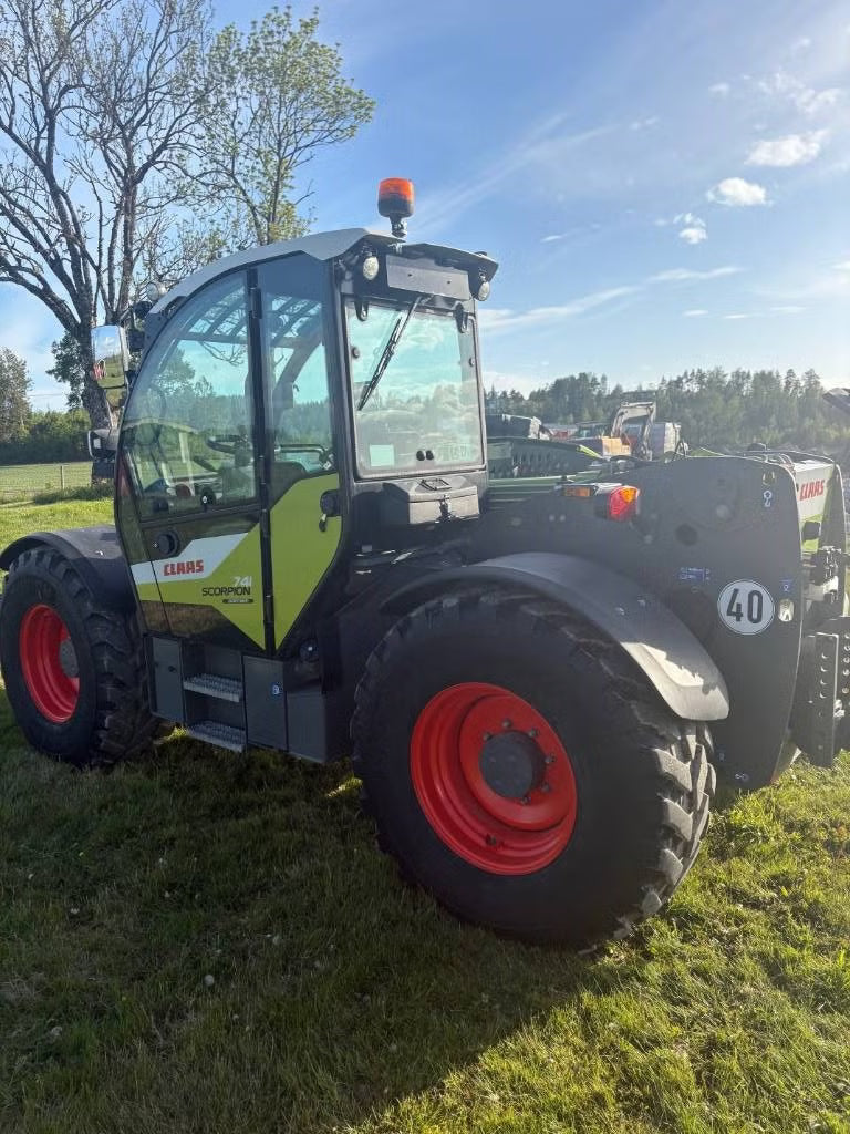 Tracteur CLAAS Scorpion 741 Varipower