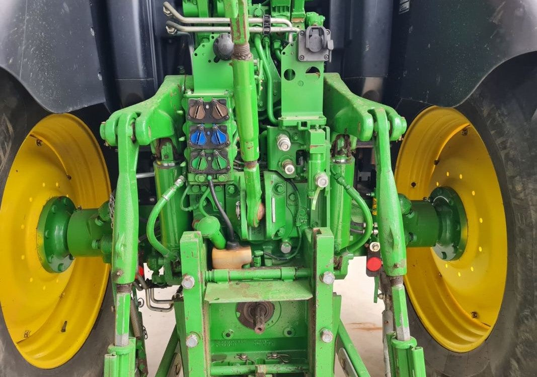 Tractor John Deere 6145R – 2015 – 4 320 horas