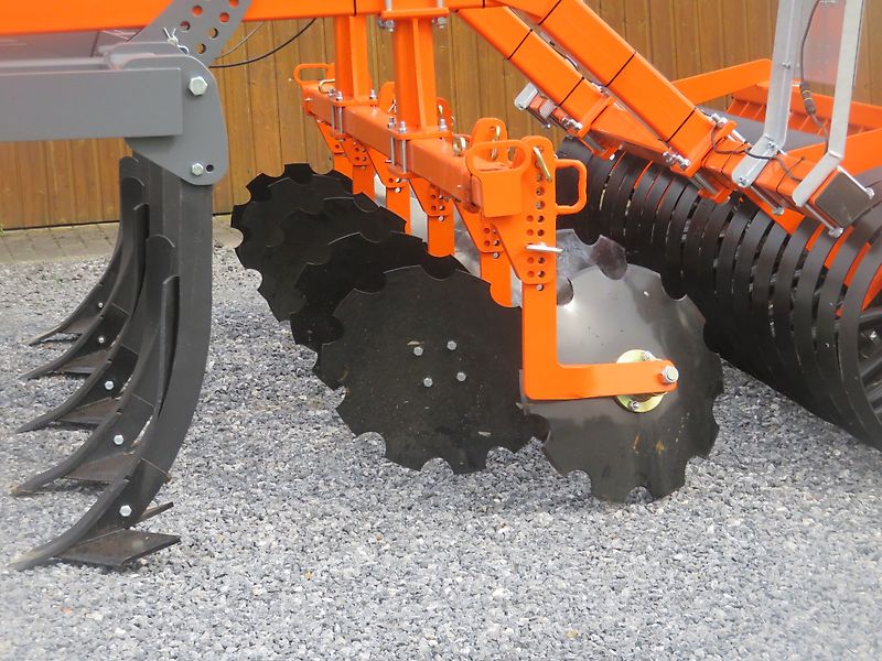 Cultivateur de paillis AgroXX TRIPLE-X 3.0 - 13 dents avec rouleau de toiture