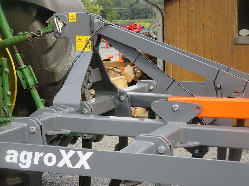 Cultivateur de paillis AgroXX TRIPLE-X 3.0 - 13 dents avec rouleau de toiture