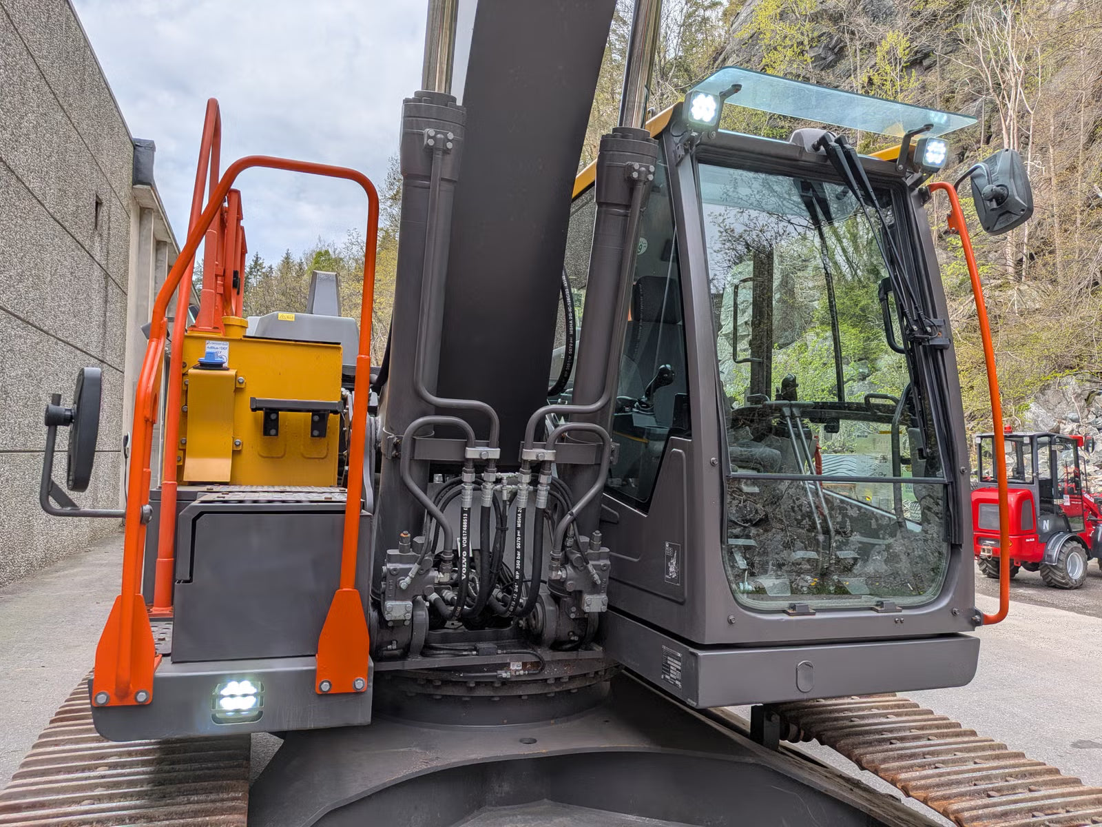 Pelle Volvo EC200E
