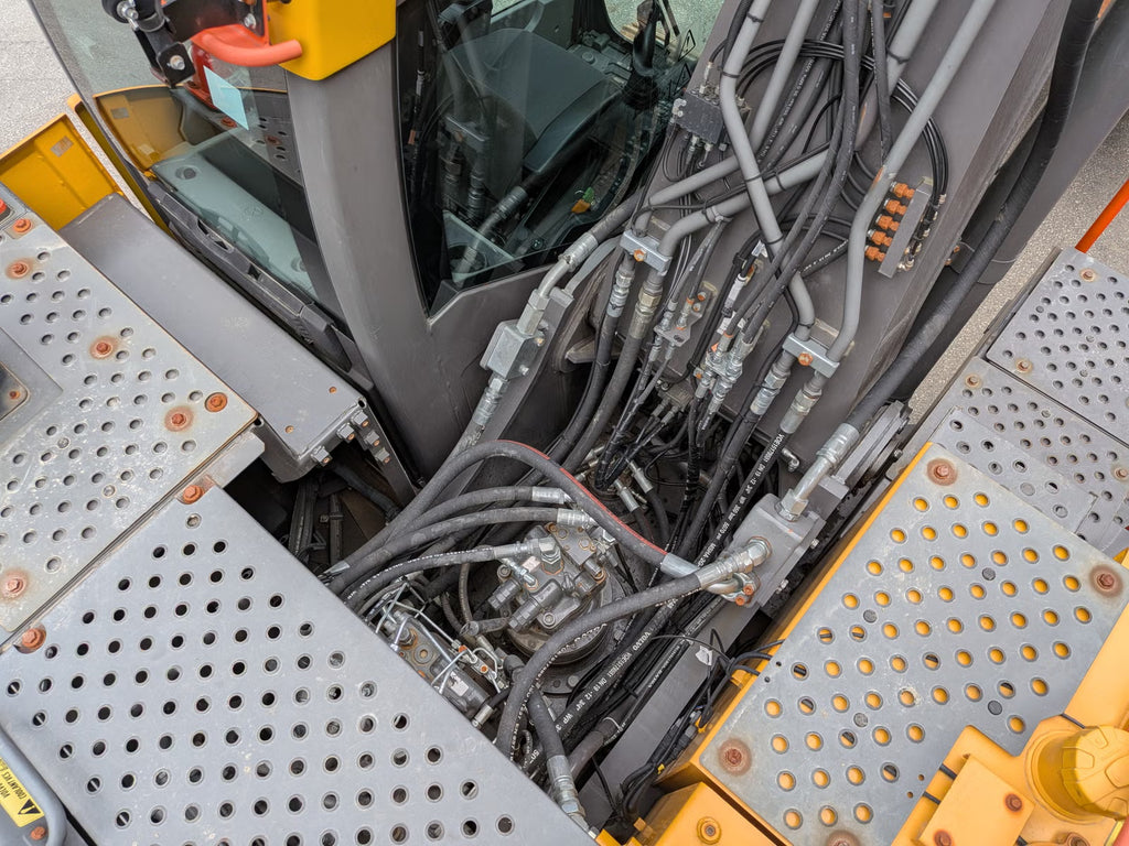 Pelle Volvo EC200E