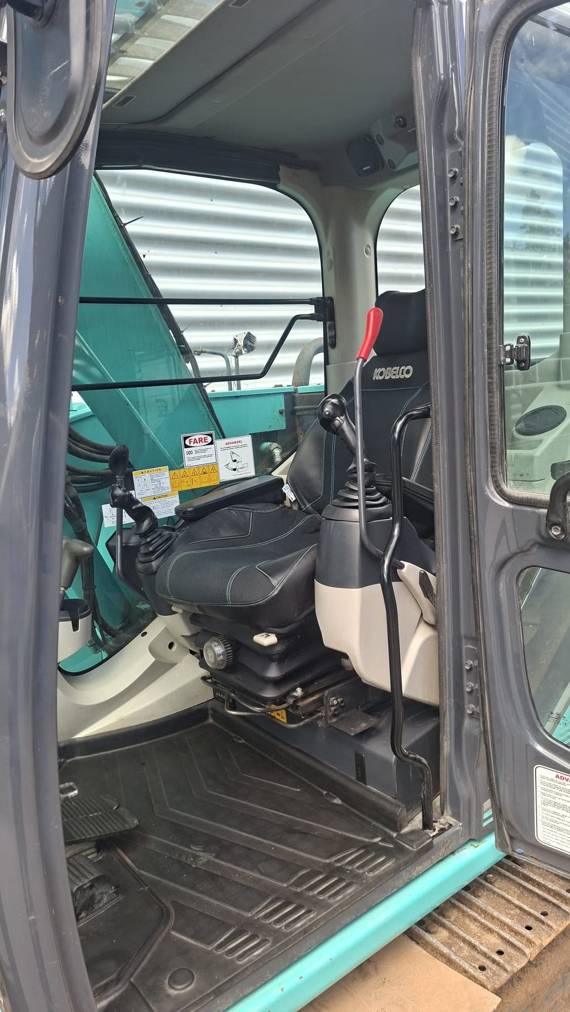 Pelle Kobelco SK75SR-3E