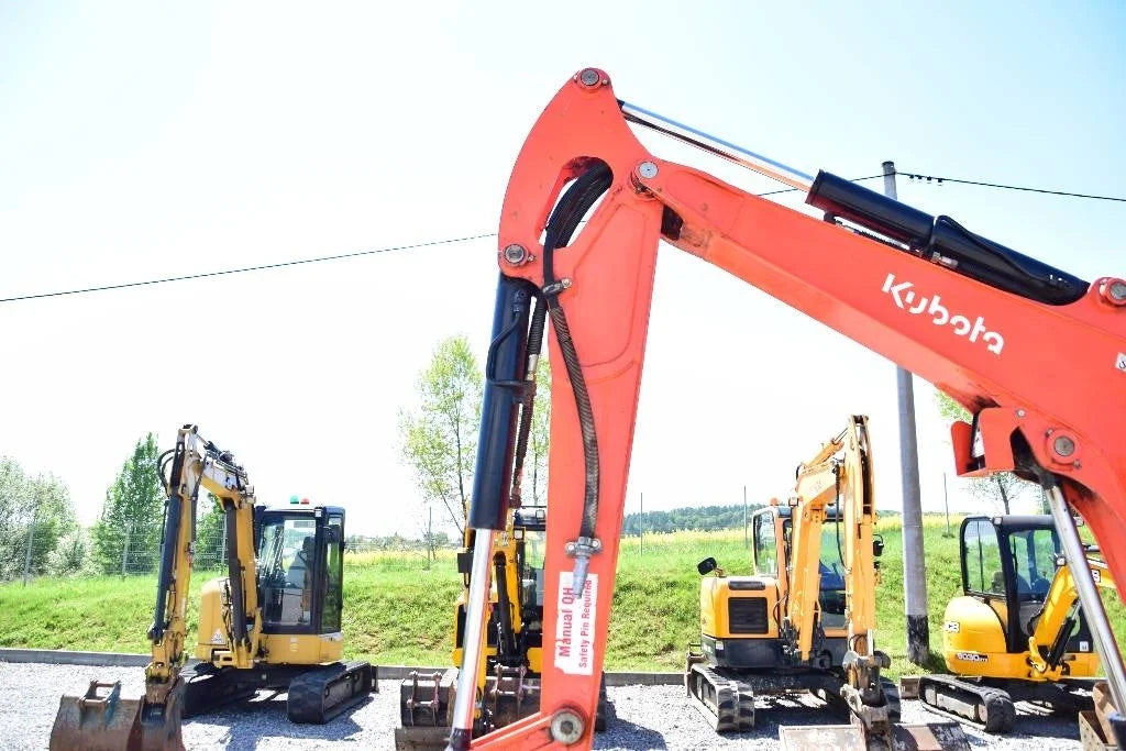 Mini Pelle Kubota U27-4 2,6 T+ 3 godets + Attache rapide