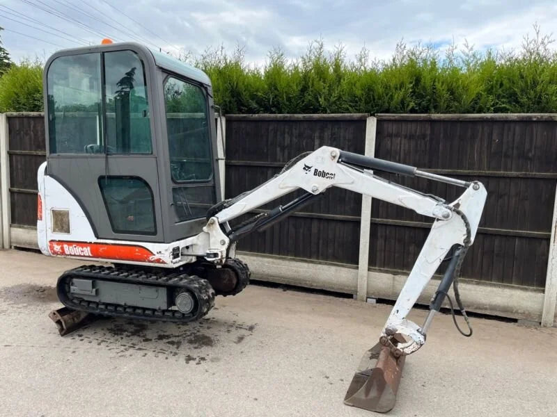 Mini Pelle Bobcat 320 1,6T + 3 godets