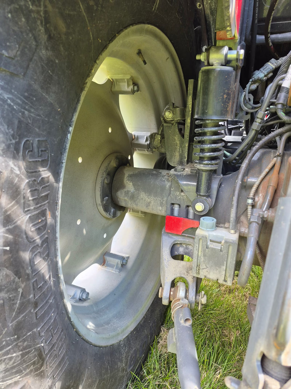 Trator Massey Ferguson 5713S 2018