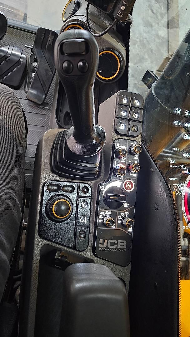 Pelle JCB 220X