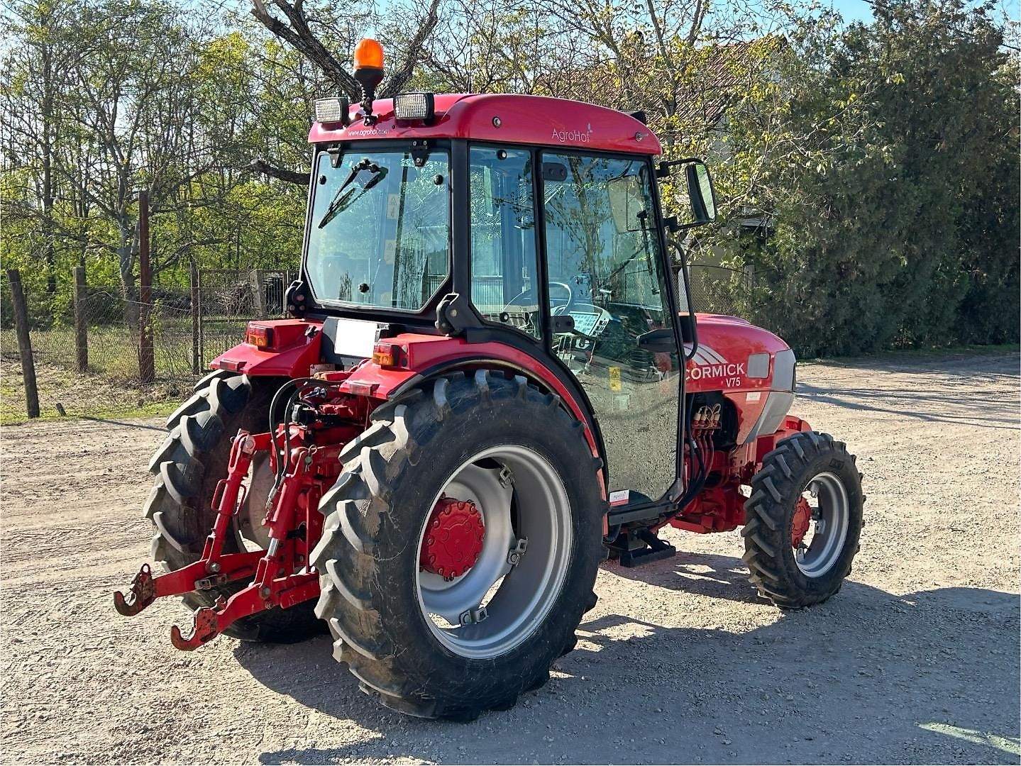 Tracteur McCormick V75