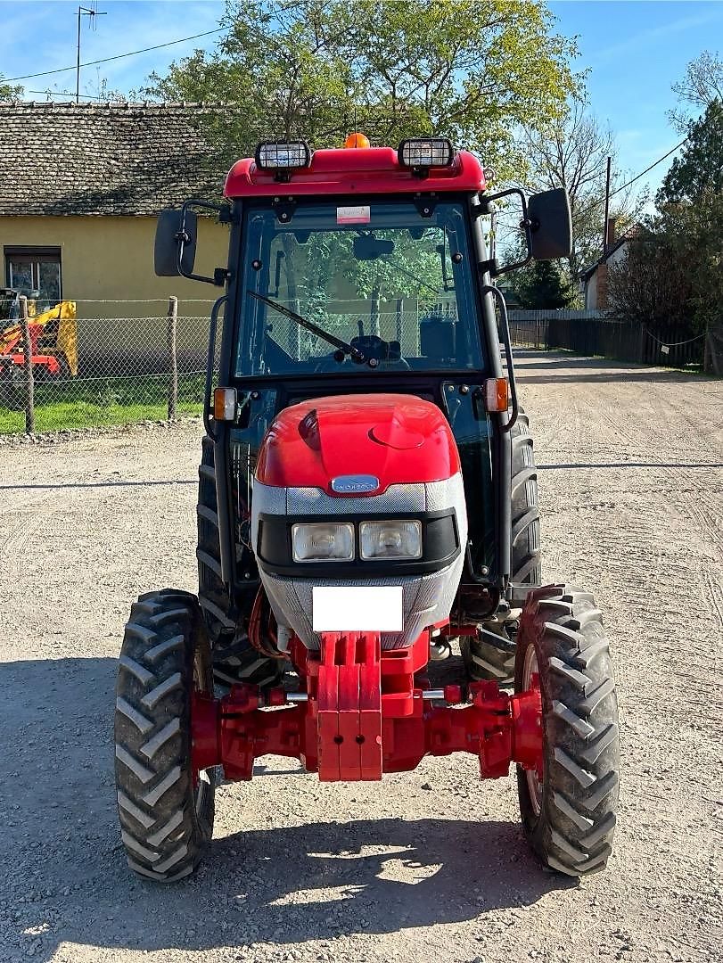 Tracteur McCormick V75
